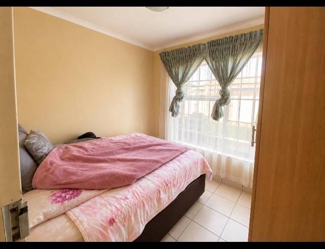 3 BEDROOM TOWNHOUSE FOR SALE IN CLAYVILLE EAST